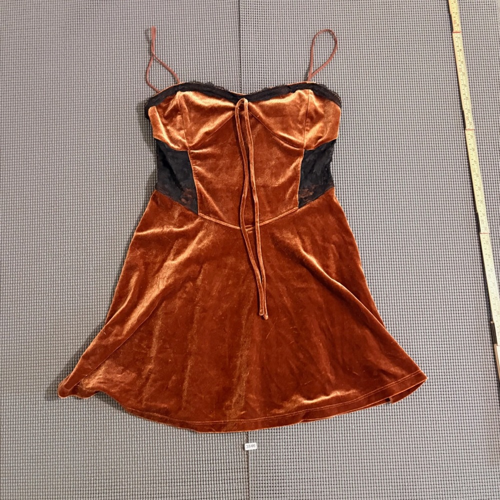 Urban Outfitters Womens Size M Rust Velvet Lace Trim Mini Dress Sweetheart Neck
